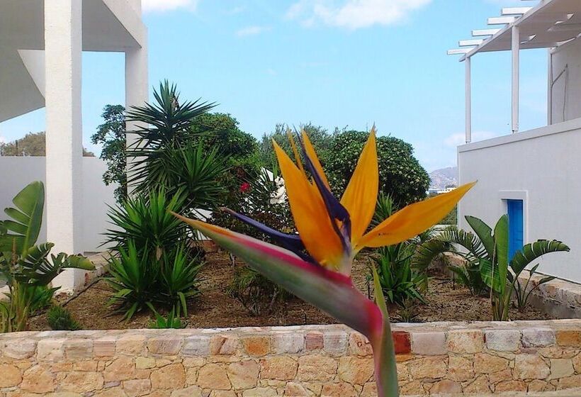 Отель Glaronisia