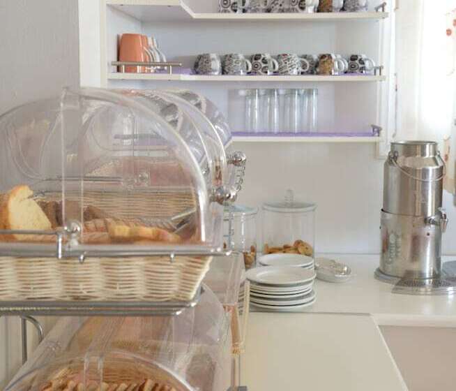 Отель Glaronisia