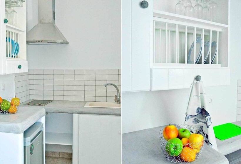 Отель Glaronisia