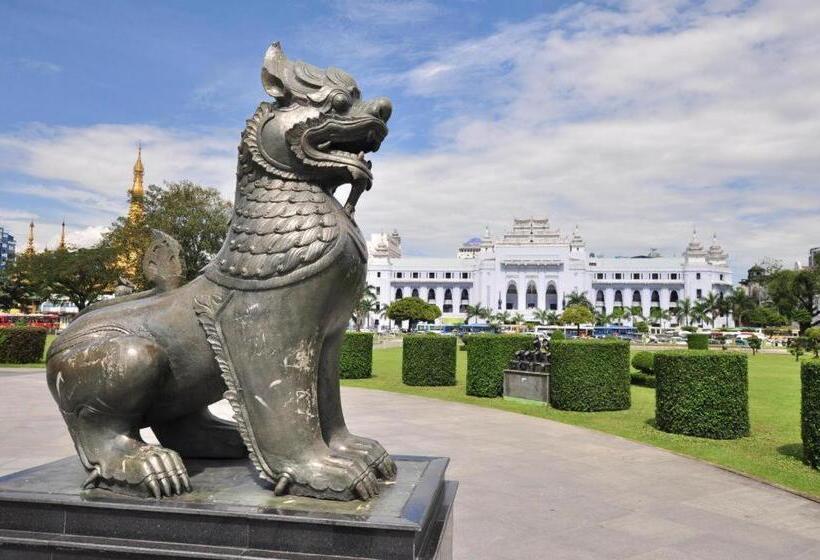 هتل Governor S Residence