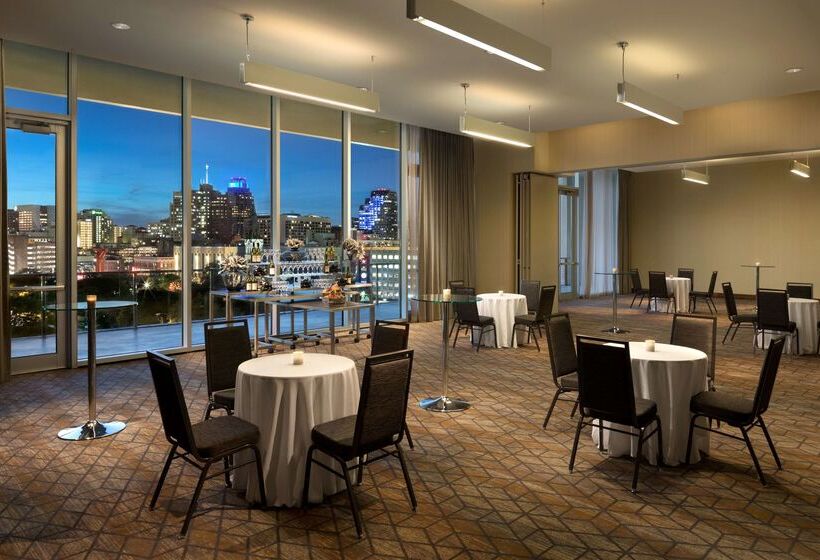 Отель Grand Hyatt San Antonio River Walk