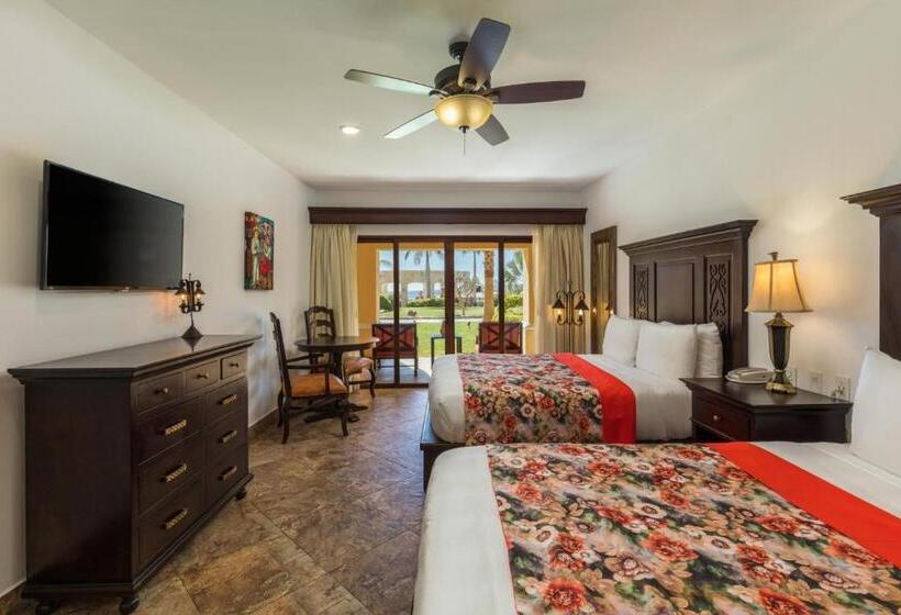 Hotel Hacienda Encantada Resort & Residences