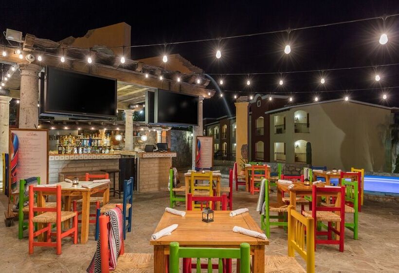 Hotel Hacienda Encantada Resort & Residences