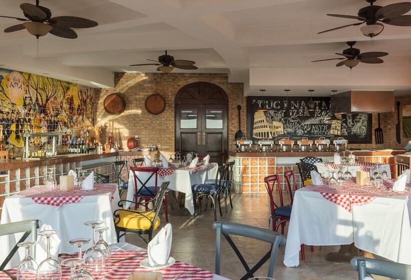 Hotel Hacienda Encantada Resort & Residences