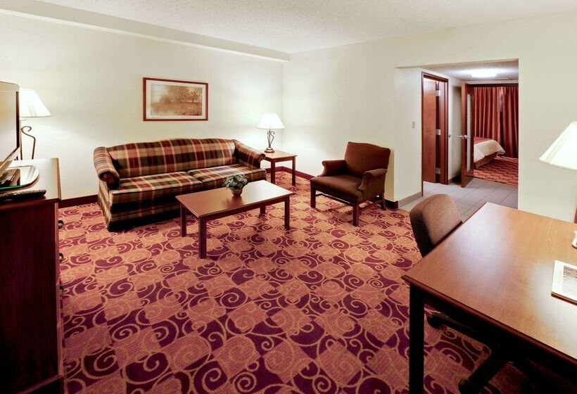 Отель Hawthorn Suites By Wyndham Louisville East