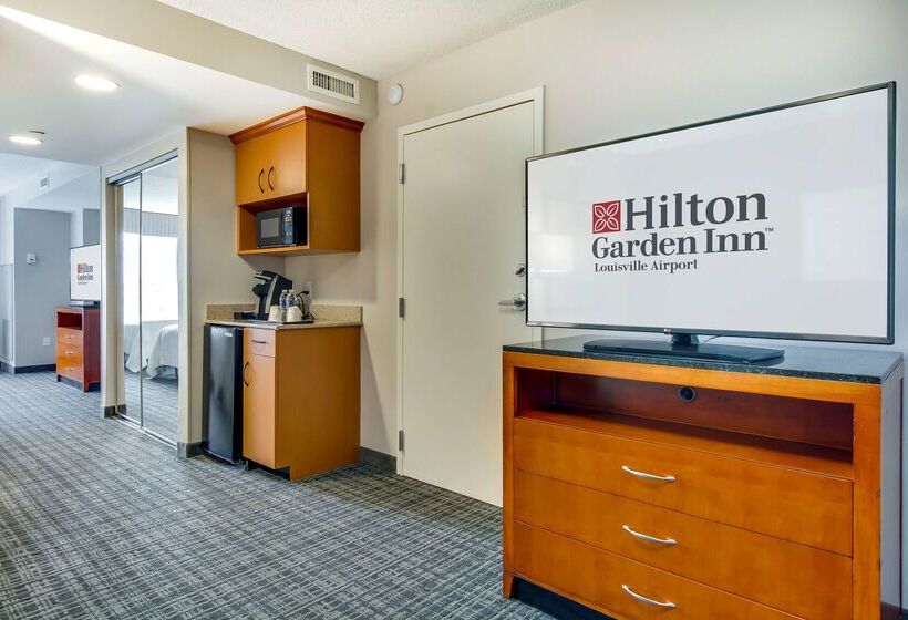 בית מלון כפרי Hilton Garden Inn Louisville Airport