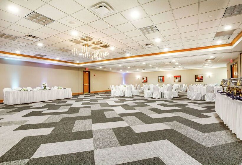 בית מלון כפרי Hilton Garden Inn Louisville Airport