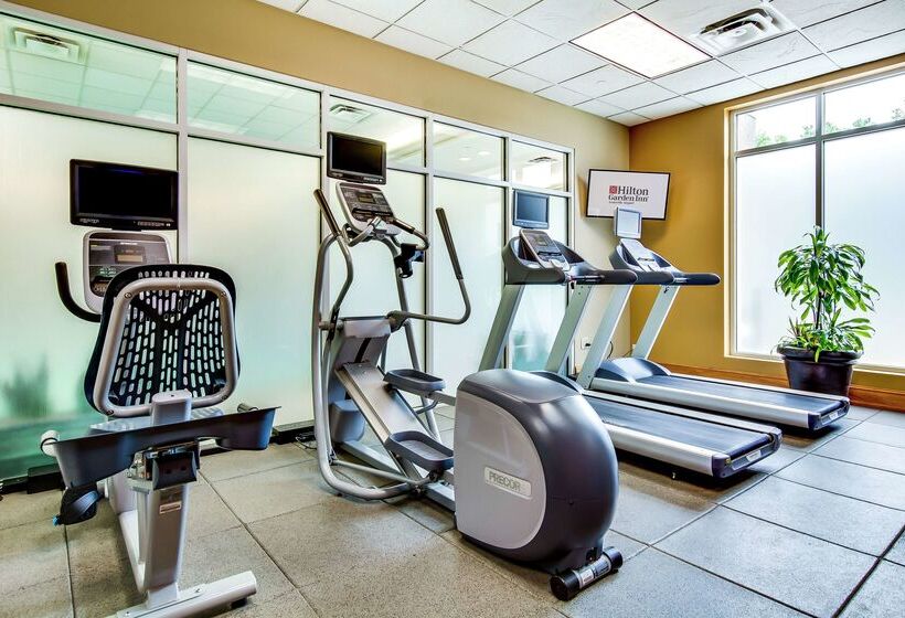 בית מלון כפרי Hilton Garden Inn Louisville Airport