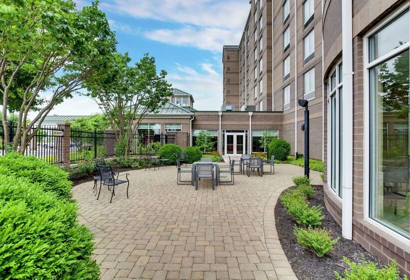 בית מלון כפרי Hilton Garden Inn Louisville Airport