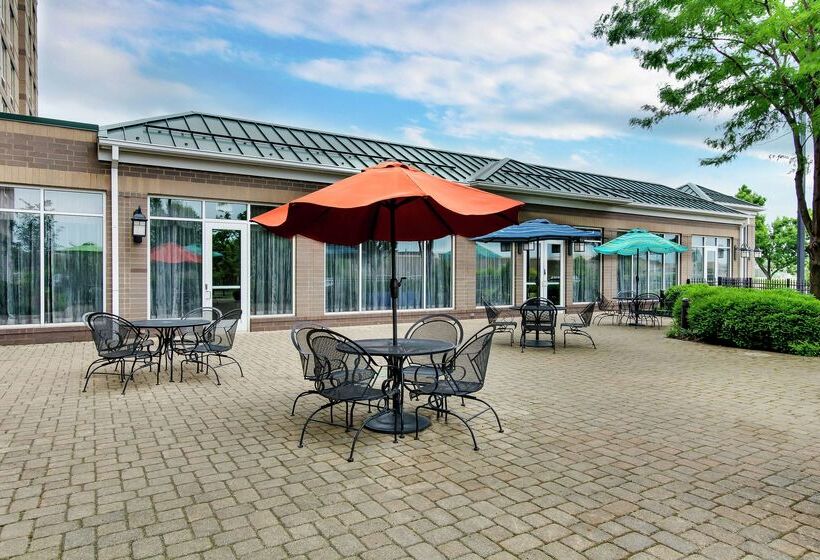 בית מלון כפרי Hilton Garden Inn Louisville Airport