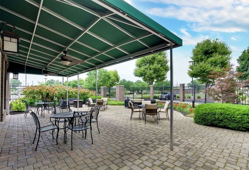 בית מלון כפרי Hilton Garden Inn Louisville Airport