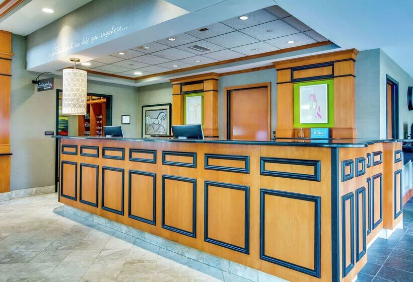 בית מלון כפרי Hilton Garden Inn Louisville Airport
