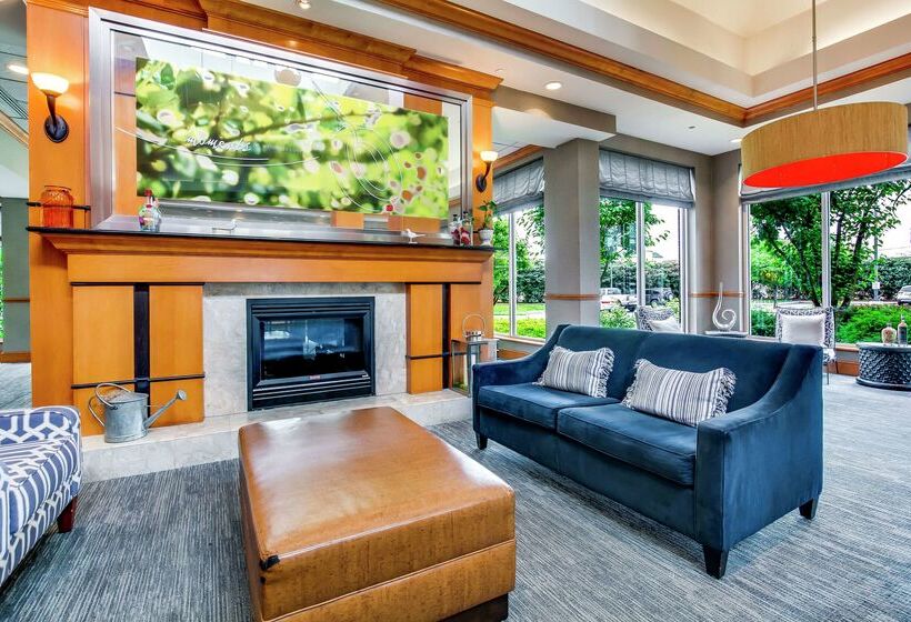 בית מלון כפרי Hilton Garden Inn Louisville Airport