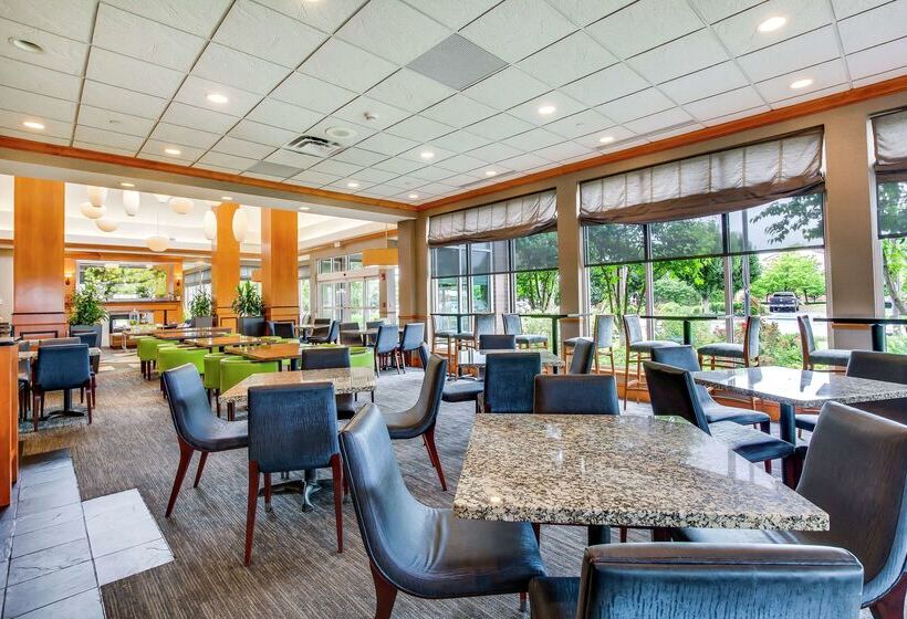 בית מלון כפרי Hilton Garden Inn Louisville Airport