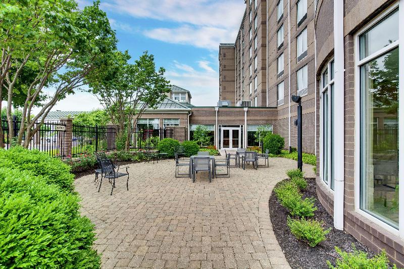 בית מלון כפרי Hilton Garden Inn Louisville Airport