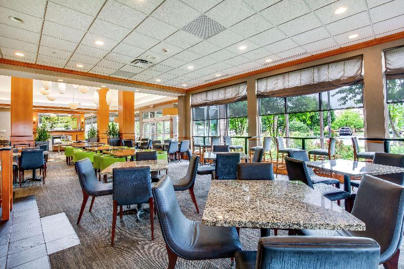 בית מלון כפרי Hilton Garden Inn Louisville Airport