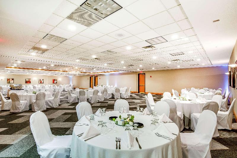 בית מלון כפרי Hilton Garden Inn Louisville Airport