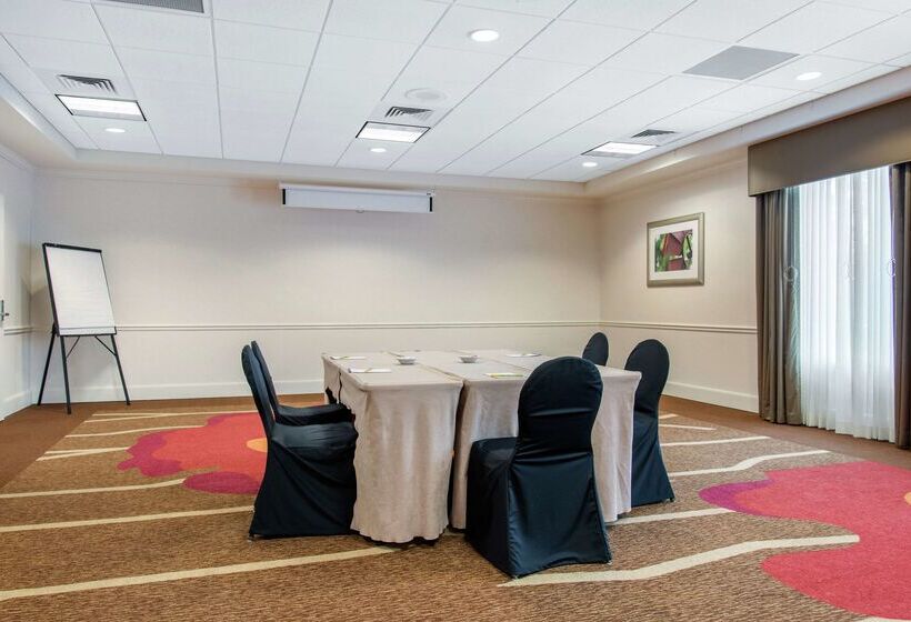 Отель Hilton Garden Inn Portland Airport