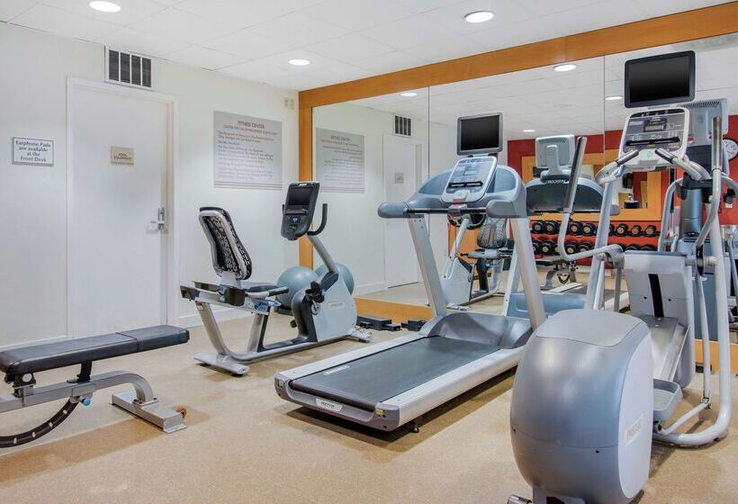 Отель Hilton Garden Inn Portland Airport