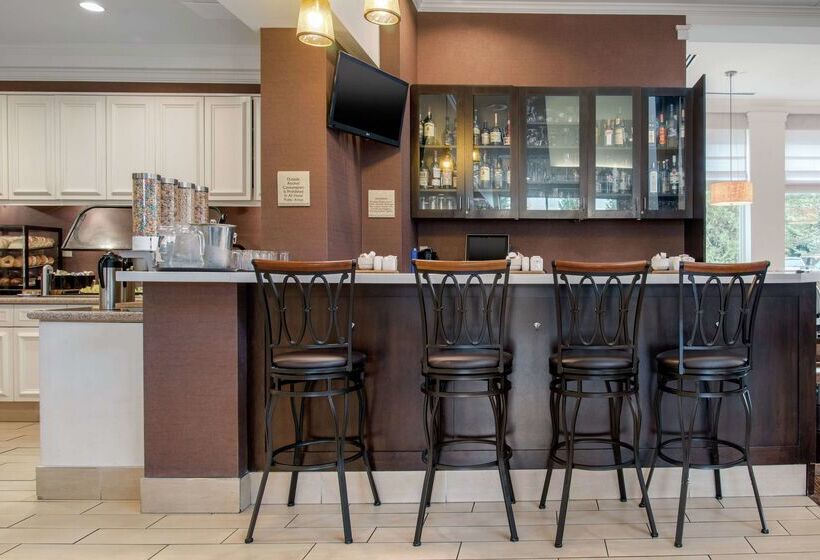 Отель Hilton Garden Inn Portland Airport