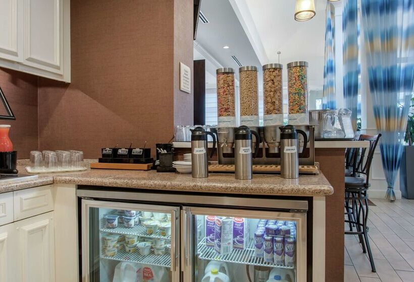 Отель Hilton Garden Inn Portland Airport