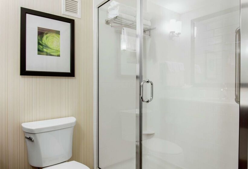 Отель Hilton Garden Inn Portland Airport