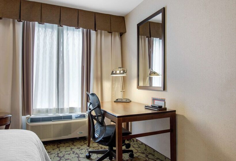 Отель Hilton Garden Inn Portland Airport