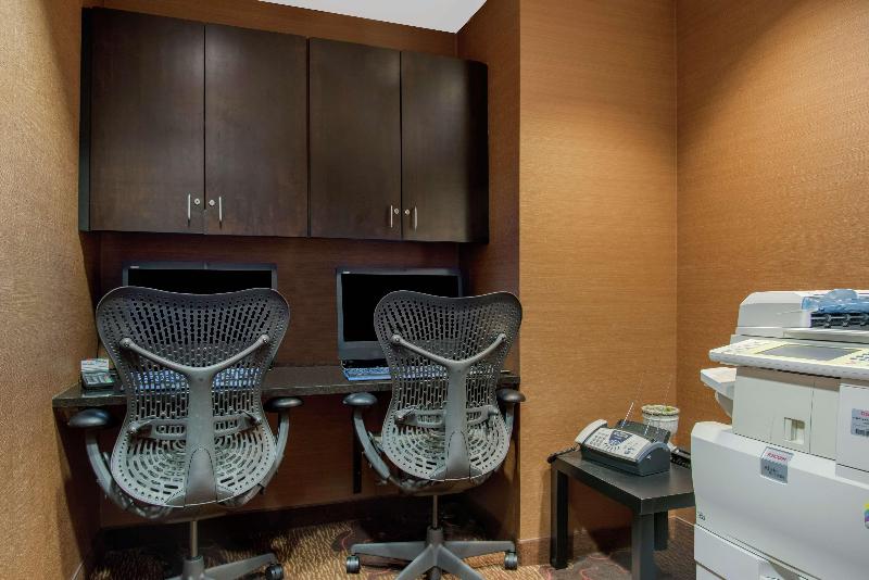 Отель Hilton Garden Inn Portland Airport