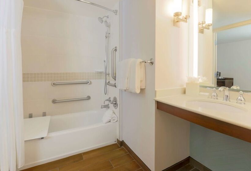 هتل Hilton Garden Inn Raleigh Durham/research Triangle Park