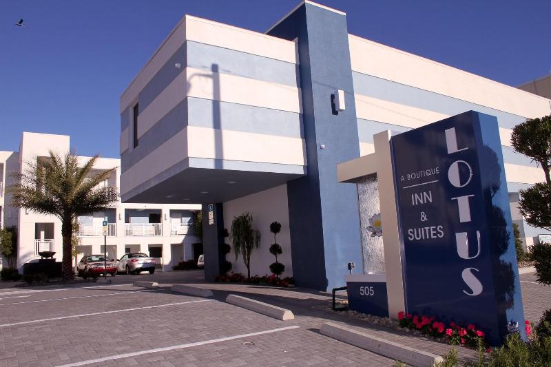 فندق La Breeze Inn & Suites