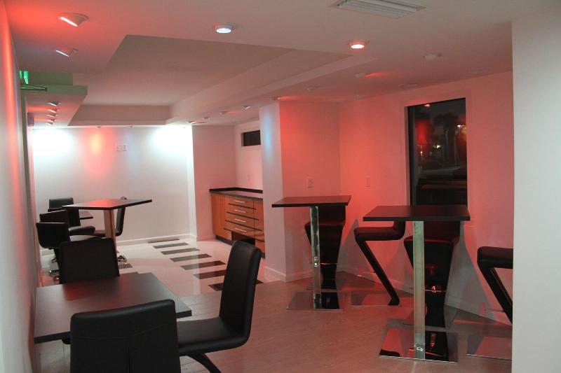 فندق La Breeze Inn & Suites