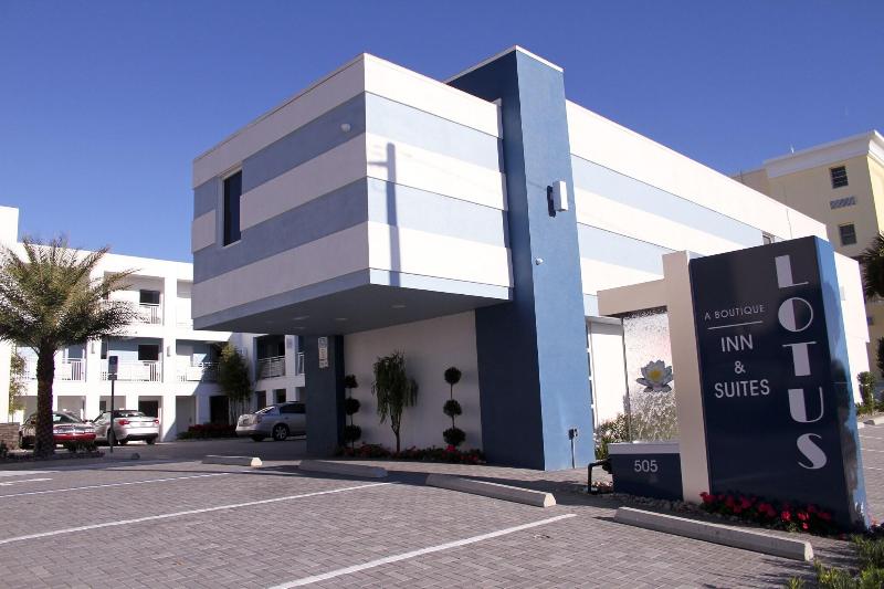 فندق La Breeze Inn & Suites