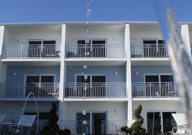 فندق La Breeze Inn & Suites