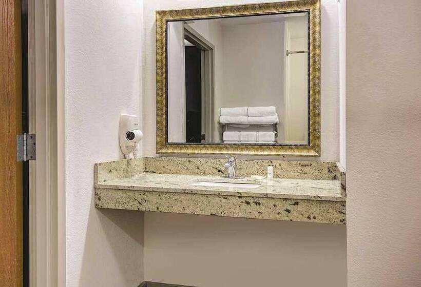 فندق La Quinta Inn & Suites By Wyndham Jackson North