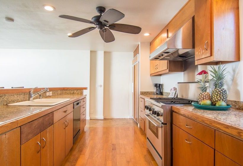 Отель The Makai Inn