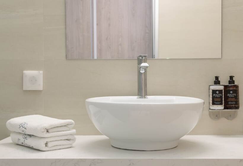 Melrose Rethymno By Mage Hotels