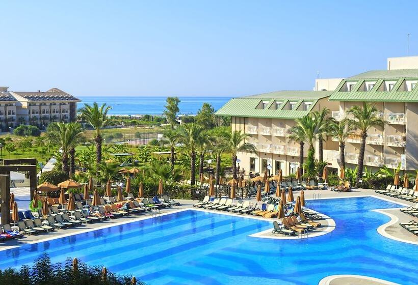 Отель Novum Garden Side