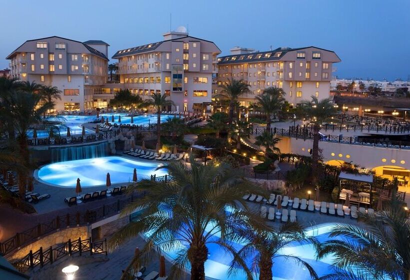 Отель Novum Garden Side