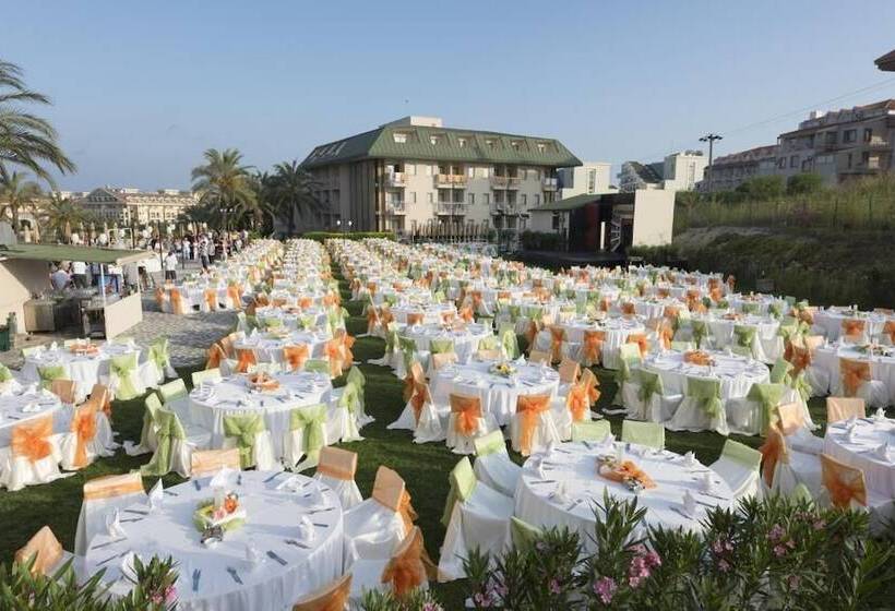 Отель Novum Garden Side