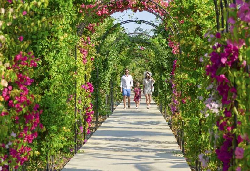 Отель Novum Garden Side