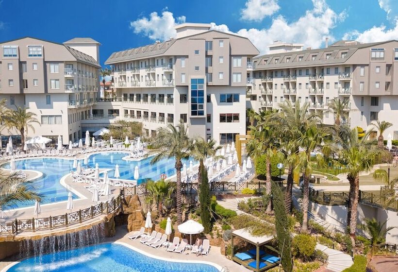 Отель Novum Garden Side