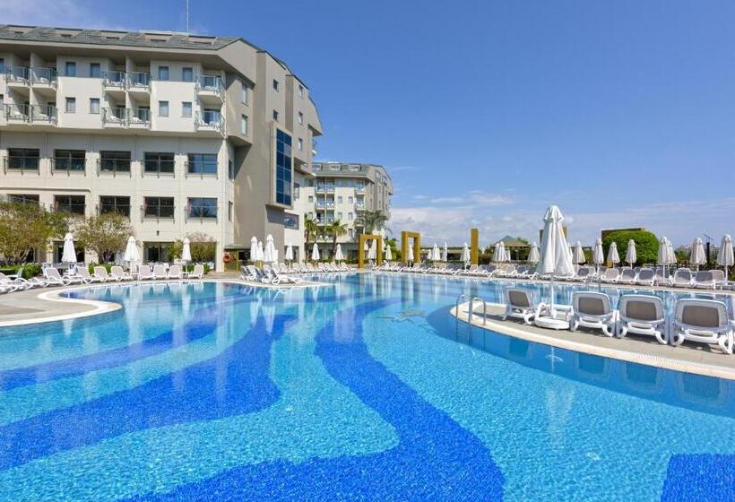 Отель Novum Garden Side