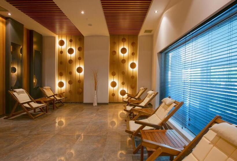 Отель Novum Garden Side