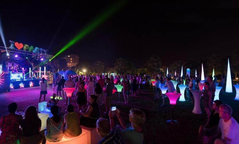 Отель Novum Garden Side