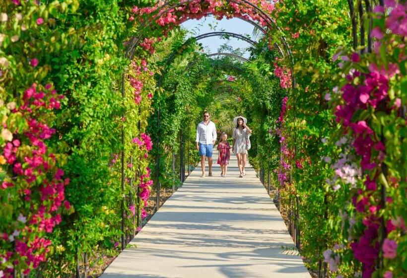 Отель Novum Garden Side