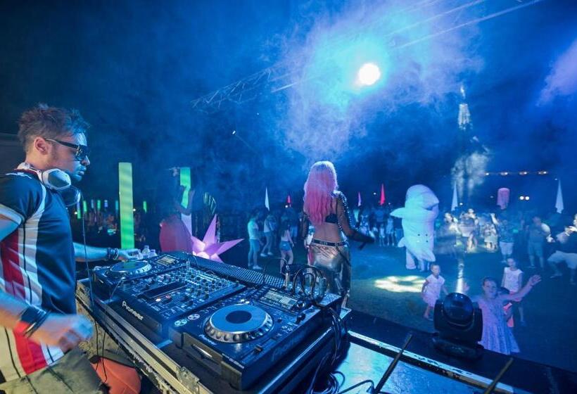 Отель Novum Garden Side