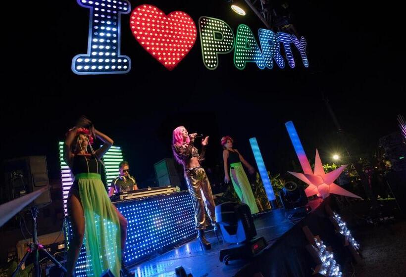 Отель Novum Garden Side