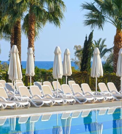 Отель Novum Garden Side