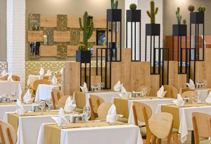 Отель Novum Garden Side