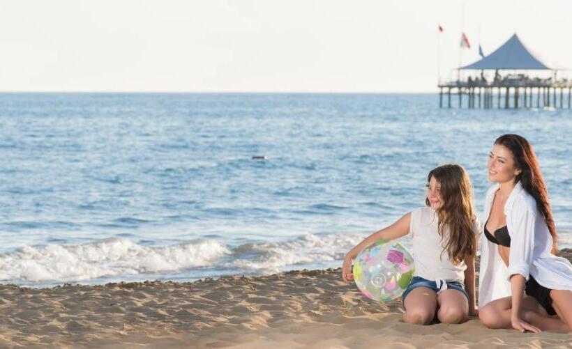 Отель Novum Garden Side